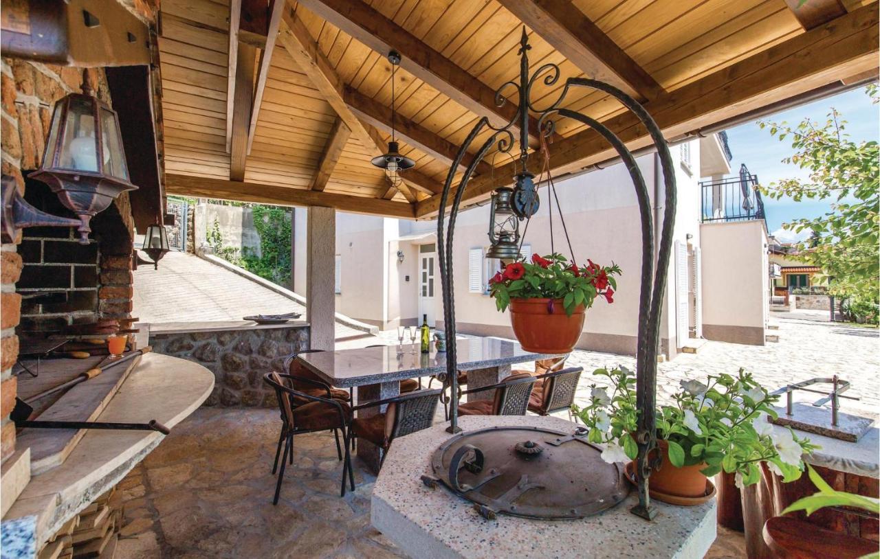 1 Bedroom Cozy Apartment In Ičići Exterior foto