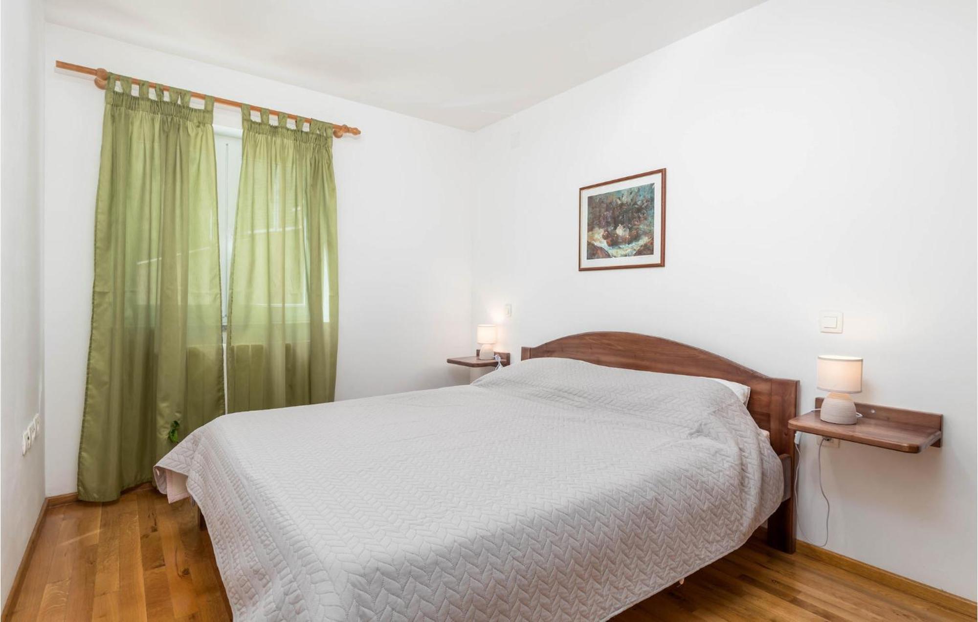 1 Bedroom Cozy Apartment In Ičići Exterior foto